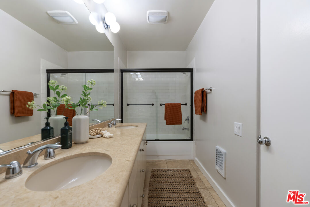 330 S Barrington Ave Unit: 201