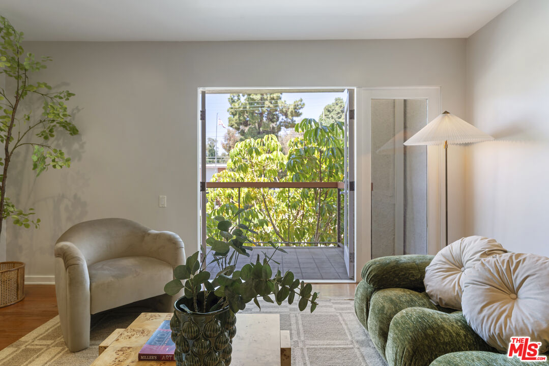 330 S Barrington Ave Unit: 201