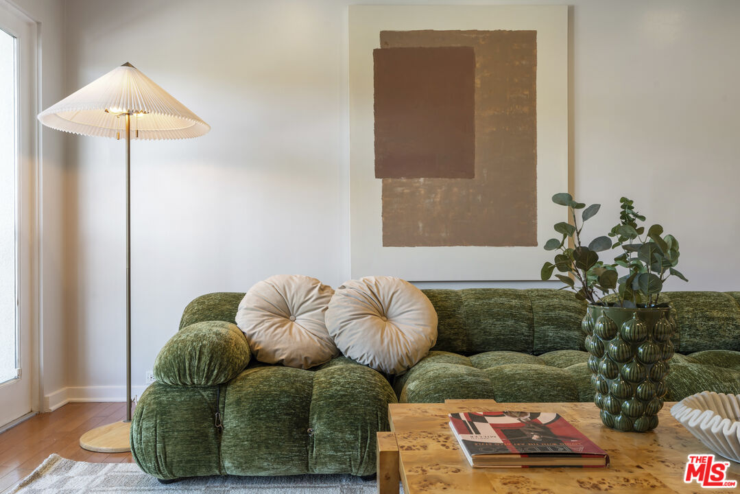 330 S Barrington Ave Unit: 201