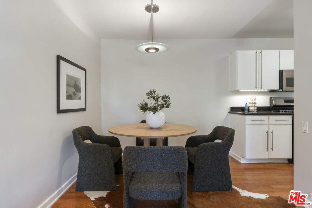 330 S Barrington Ave Unit: 201