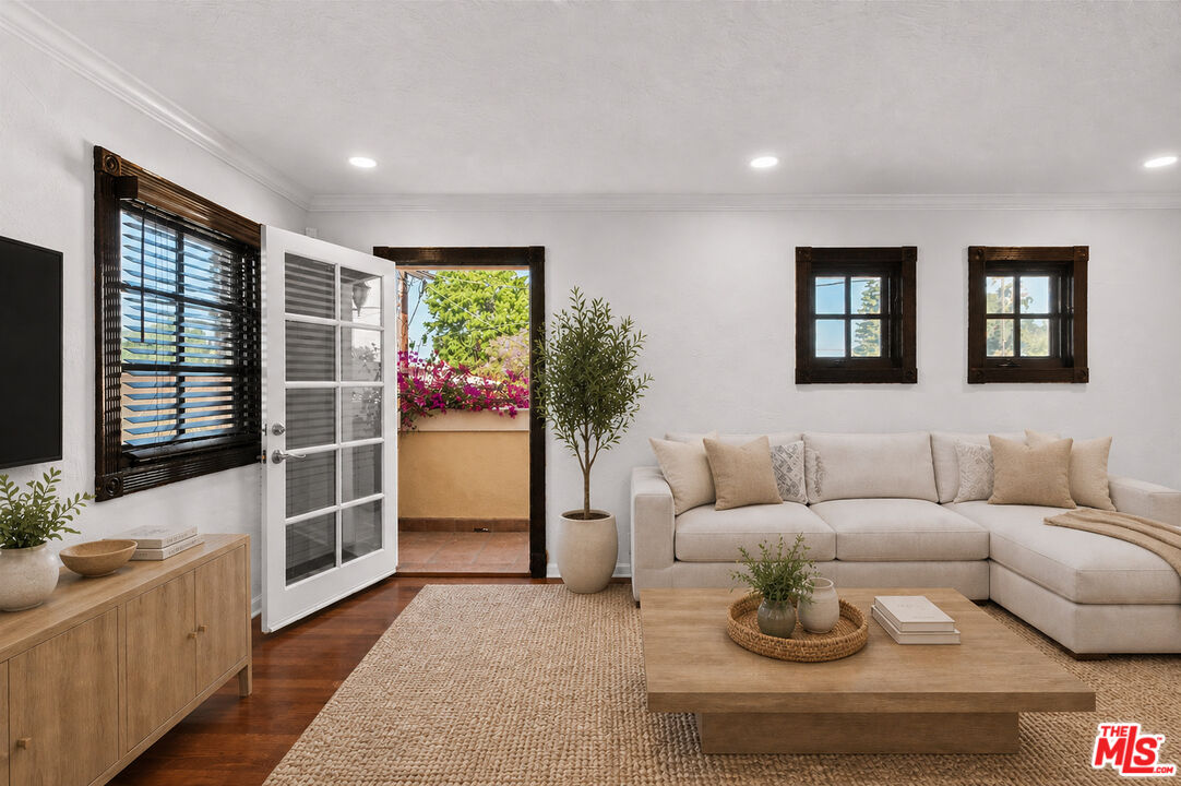 1118 Cardiff Ave Unit: 7