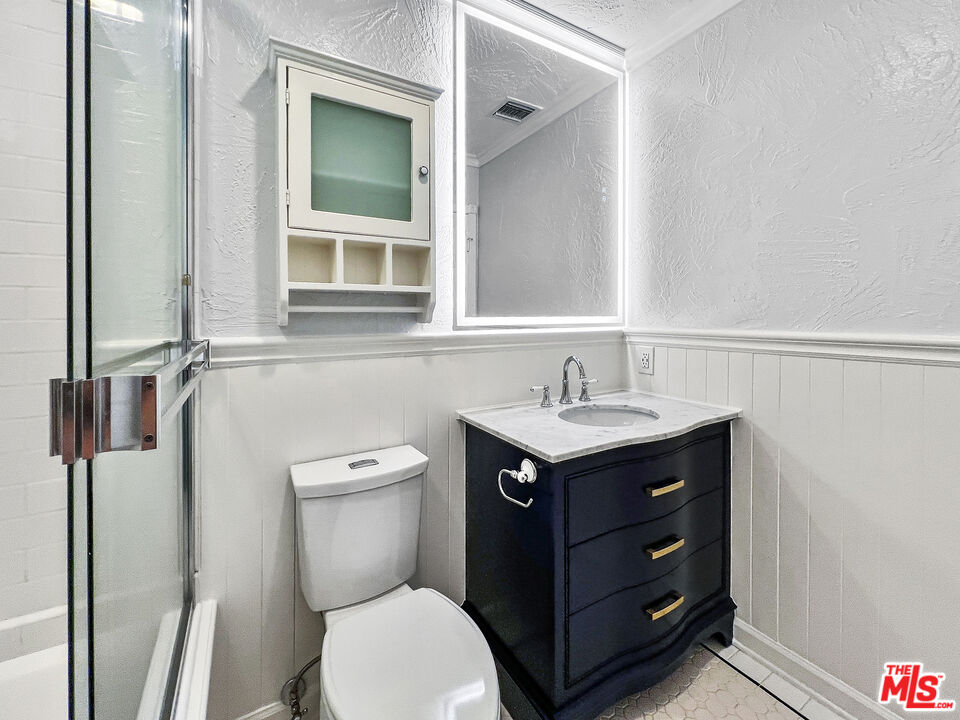 910 Alfred St Unit: 4