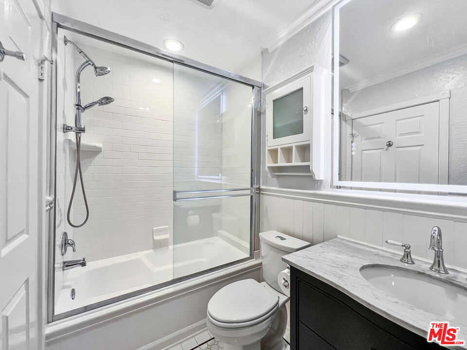 910 Alfred St Unit: 4
