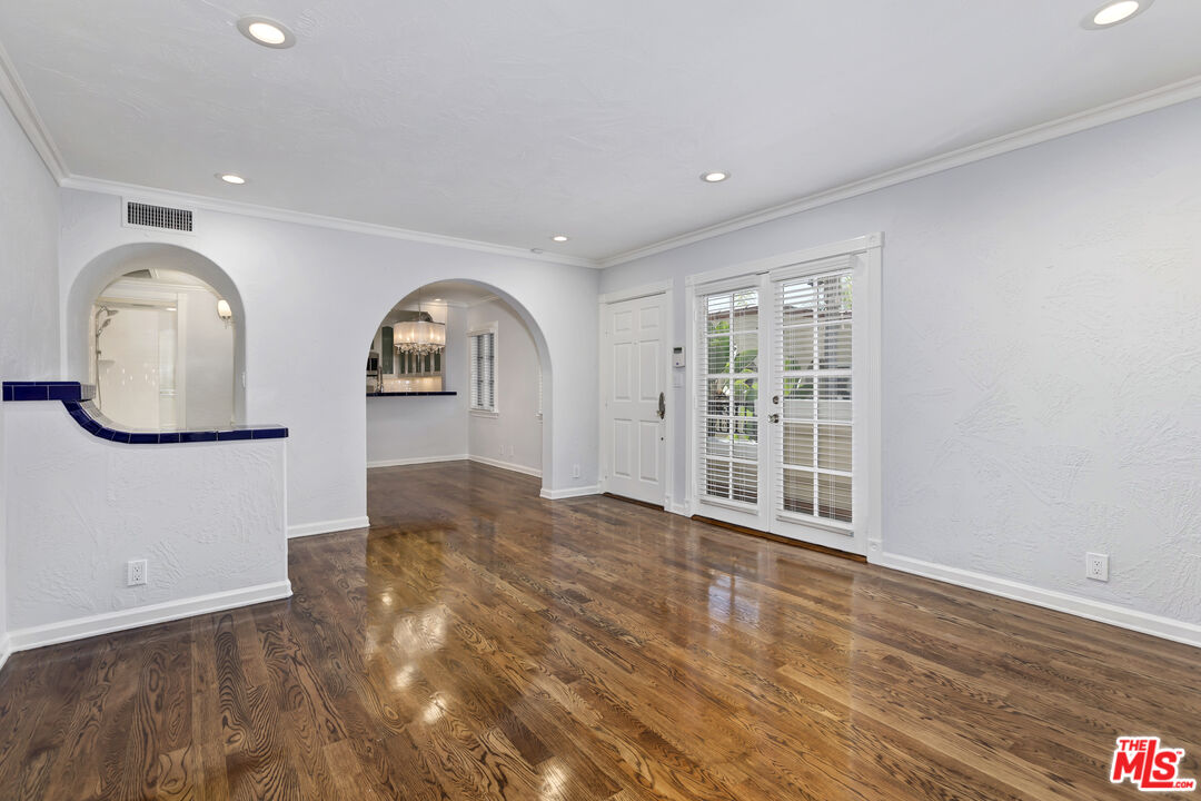 910 Alfred St Unit: 4