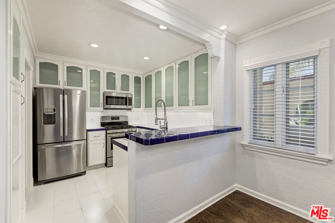 910 Alfred St Unit: 4