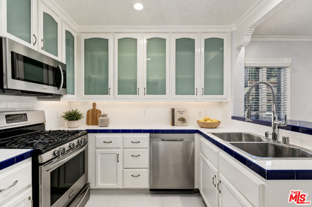 910 Alfred St Unit: 4