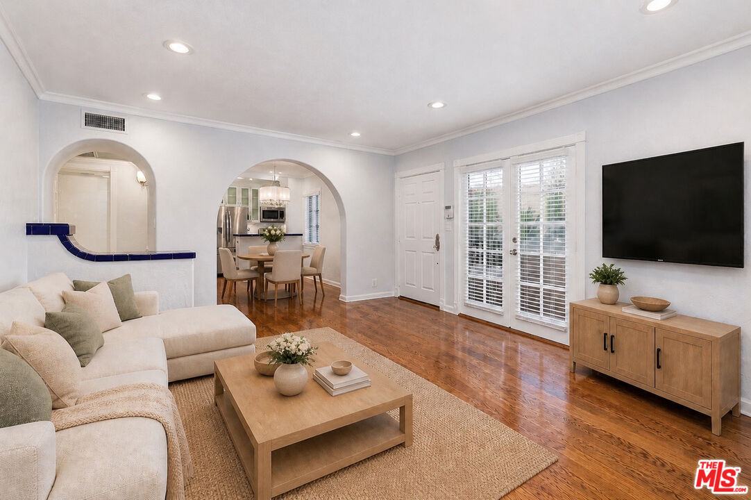 910 Alfred St Unit: 4