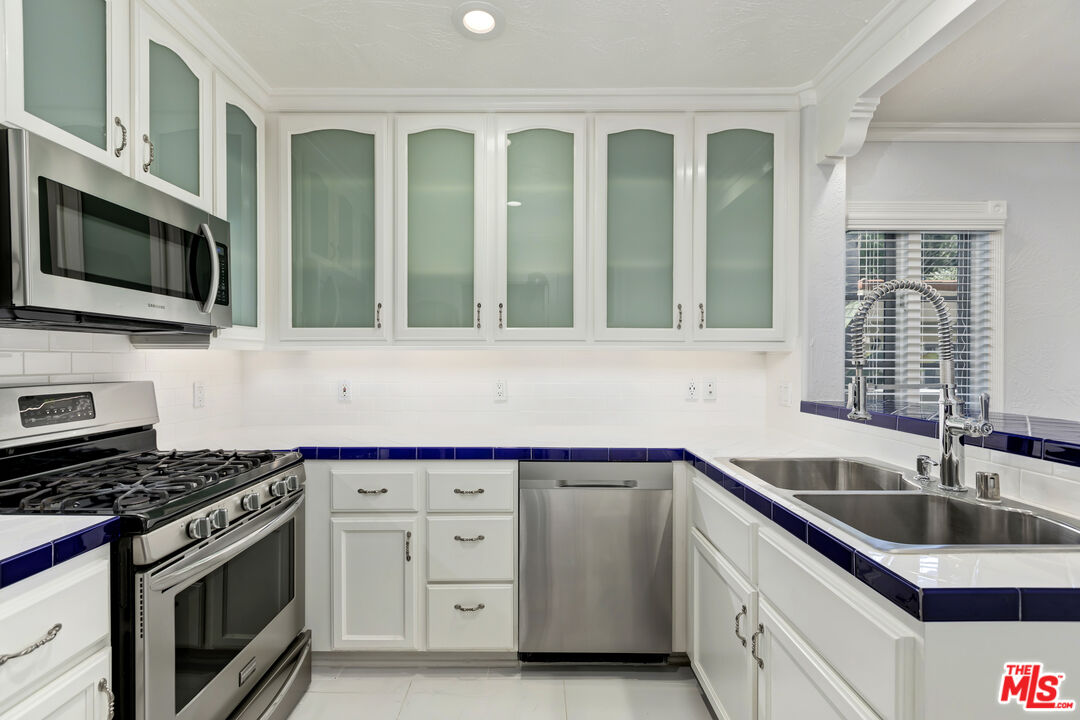 910 Alfred St Unit: 4