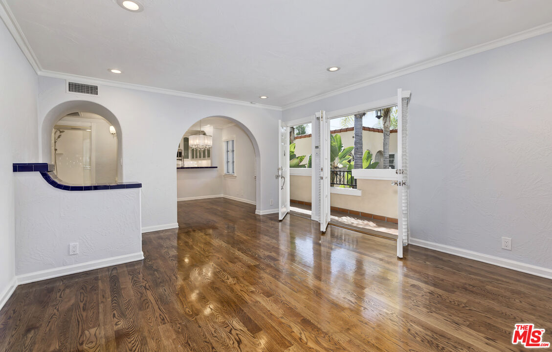 910 Alfred St Unit: 4