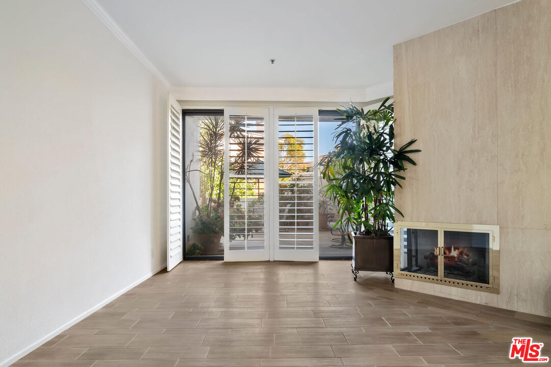 2131 Century Park Ln Unit: 118
