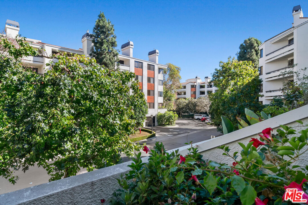2131 Century Park Ln Unit: 118