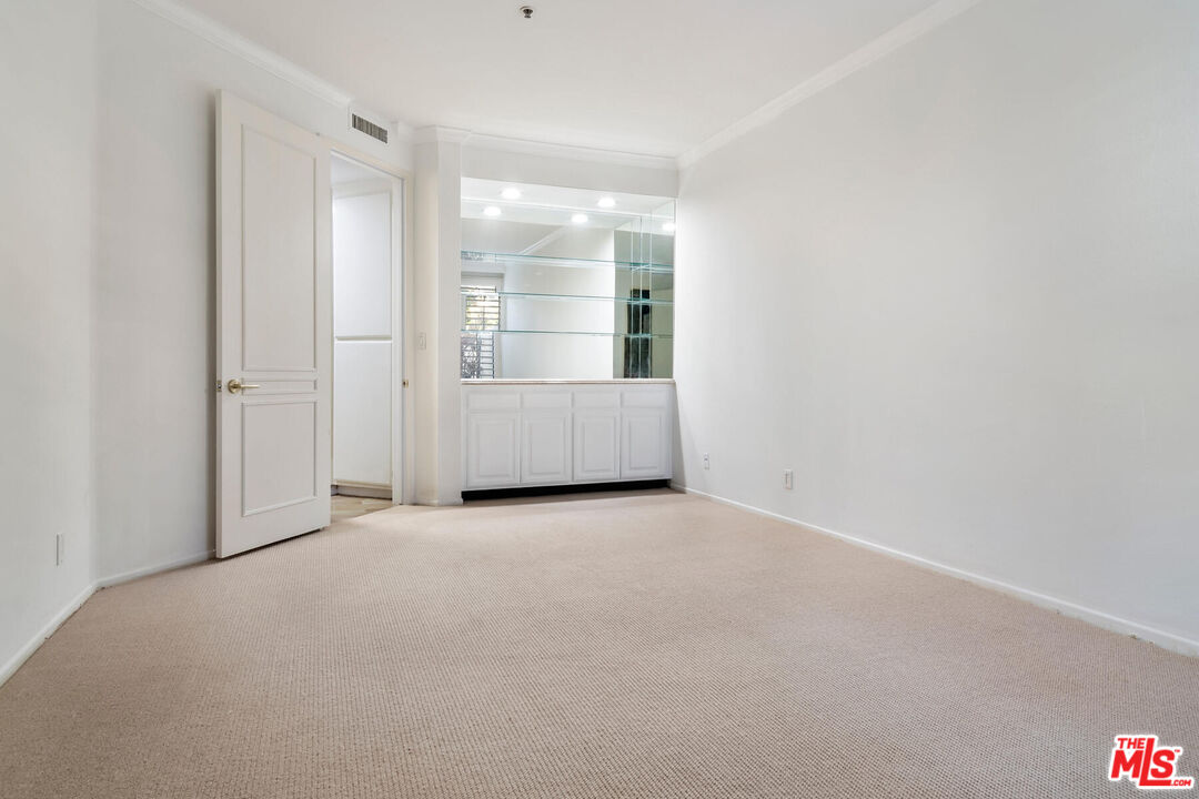 2131 Century Park Ln Unit: 118