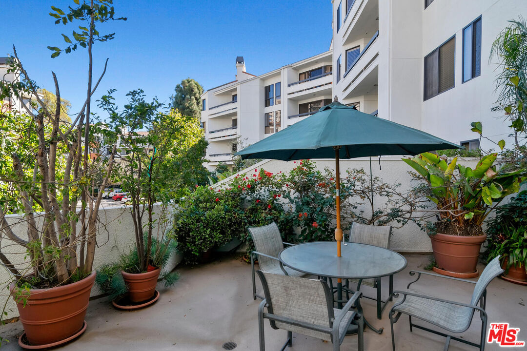 2131 Century Park Ln Unit: 118