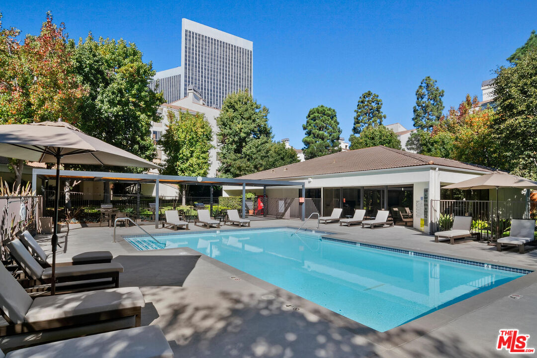 2131 Century Park Ln Unit: 118