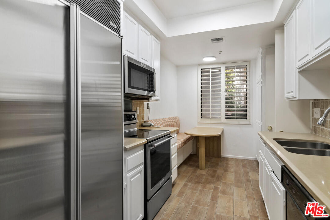 2131 Century Park Ln Unit: 118
