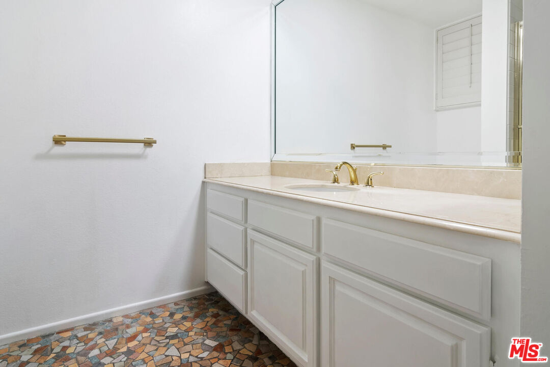 2131 Century Park Ln Unit: 118