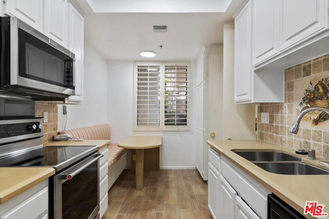 2131 Century Park Ln Unit: 118