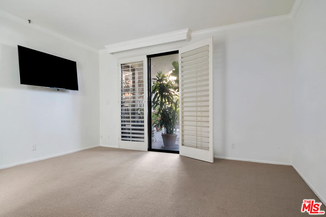 2131 Century Park Ln Unit: 118