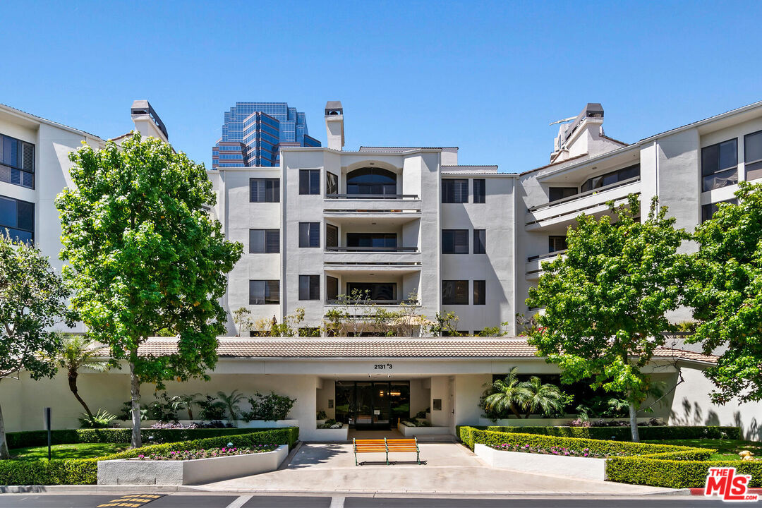 2131 Century Park Ln Unit: 118