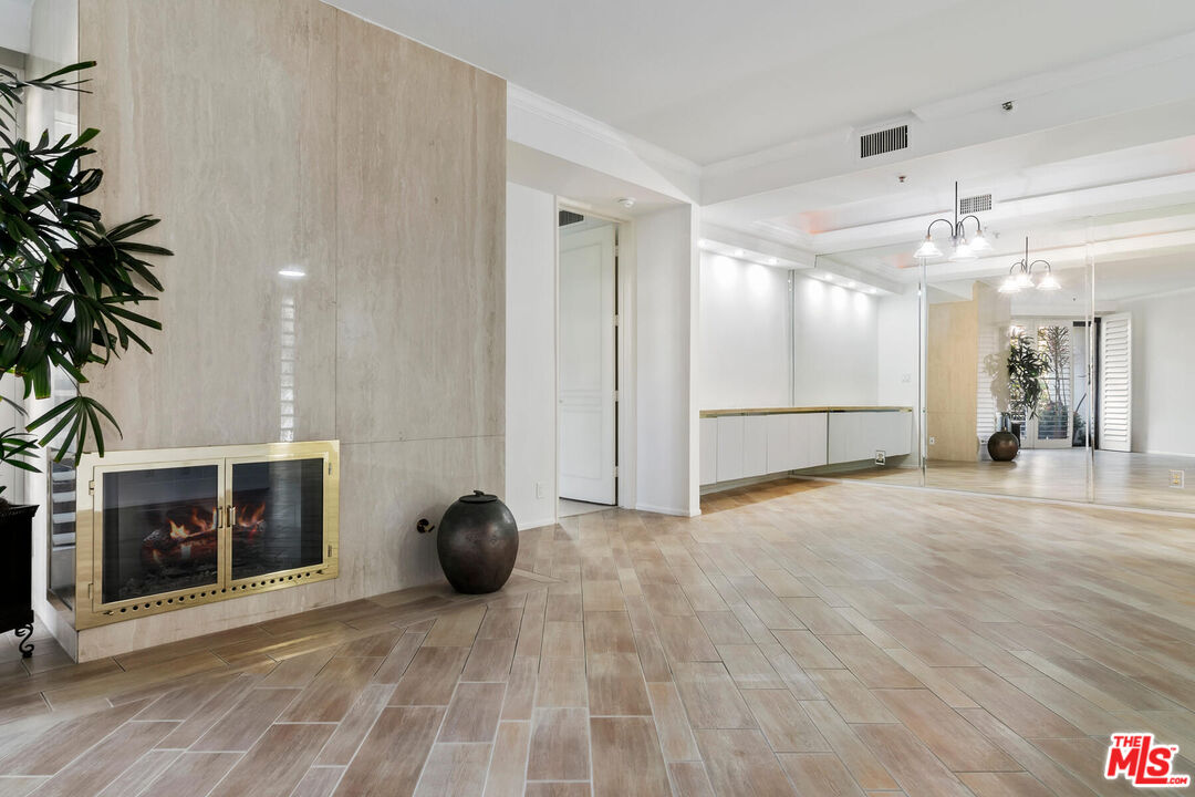 2131 Century Park Ln Unit: 118