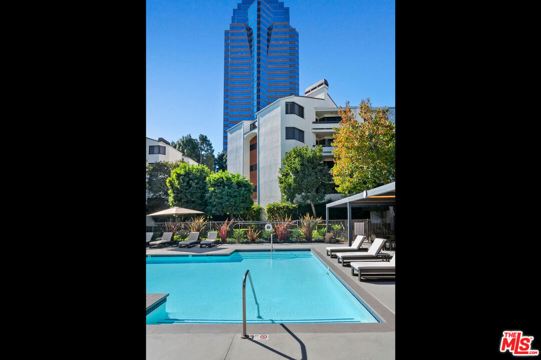 2131 Century Park Ln Unit: 118
