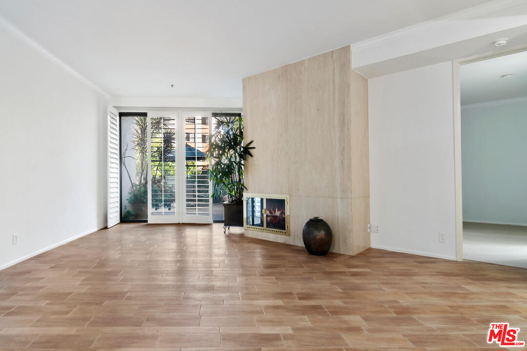 2131 Century Park Ln Unit: 118