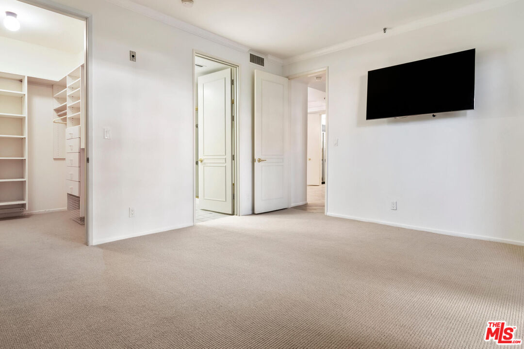 2131 Century Park Ln Unit: 118