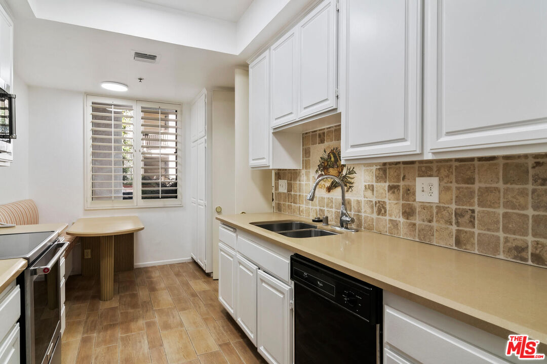 2131 Century Park Ln Unit: 118