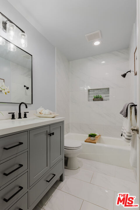 1010 Palm Ave Unit: 208