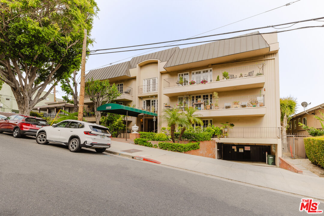 1010 Palm Ave Unit: 208