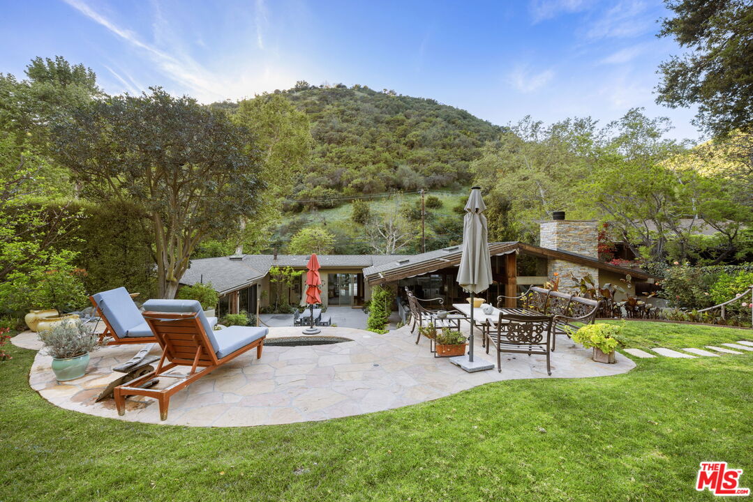 2618 Mandeville Canyon Rd