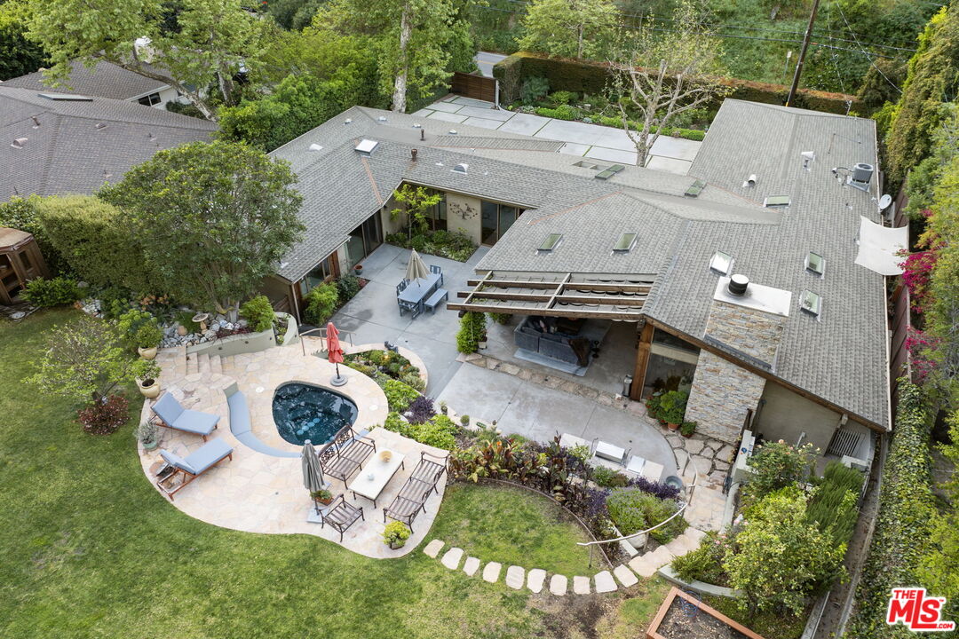2618 Mandeville Canyon Rd