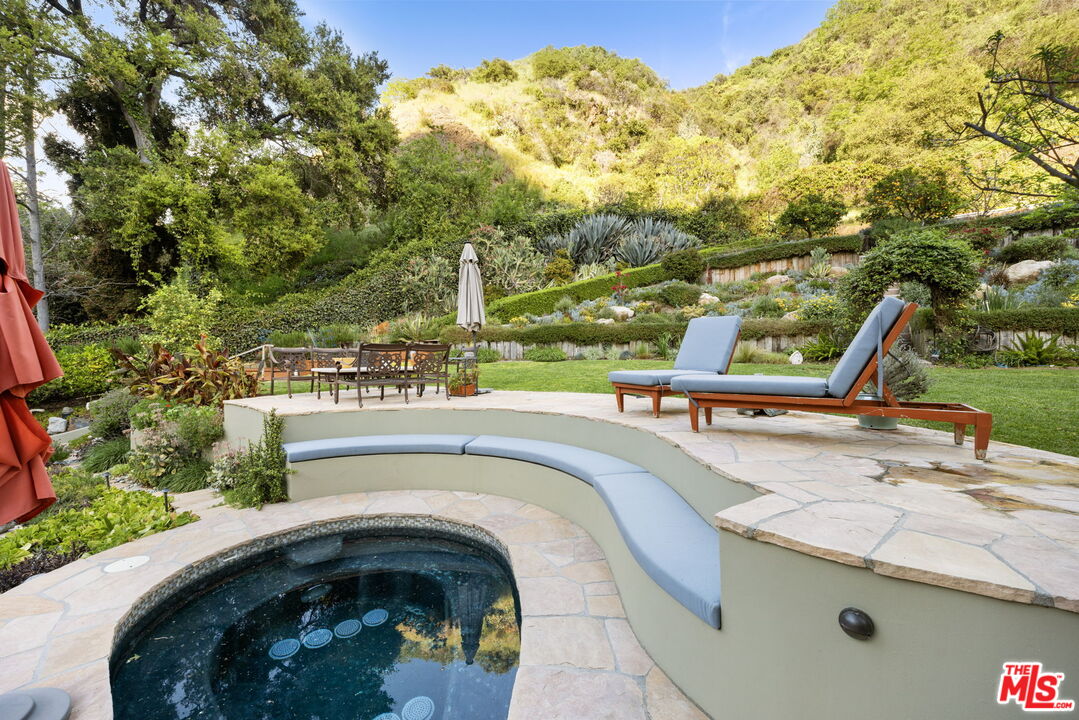 2618 Mandeville Canyon Rd