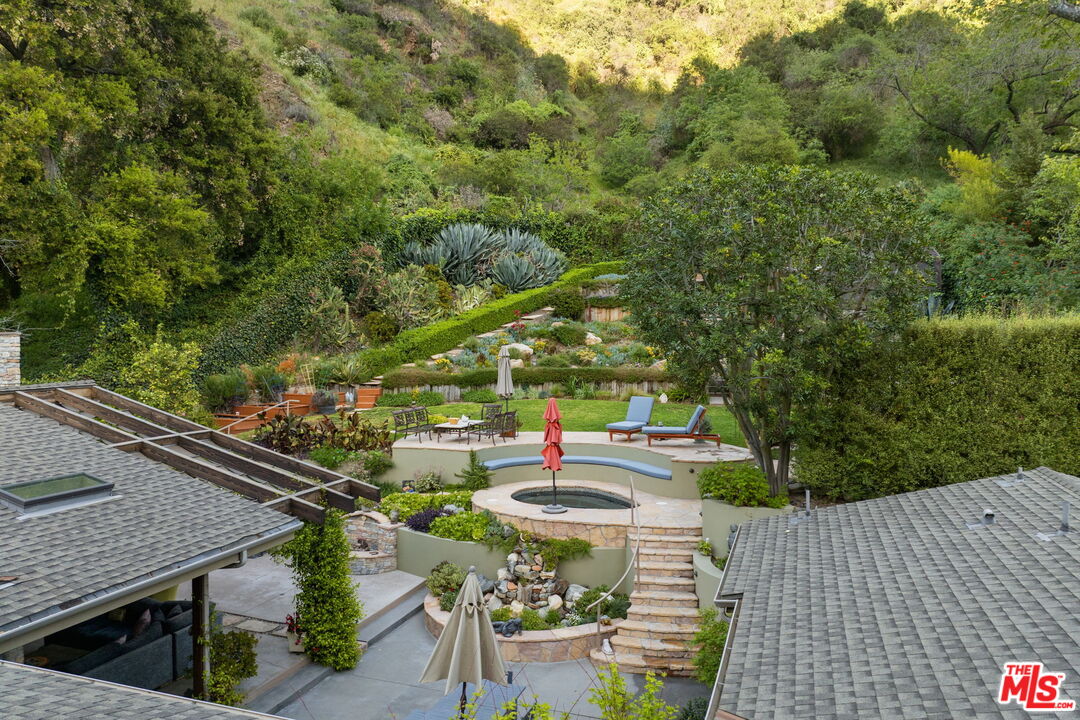 2618 Mandeville Canyon Rd
