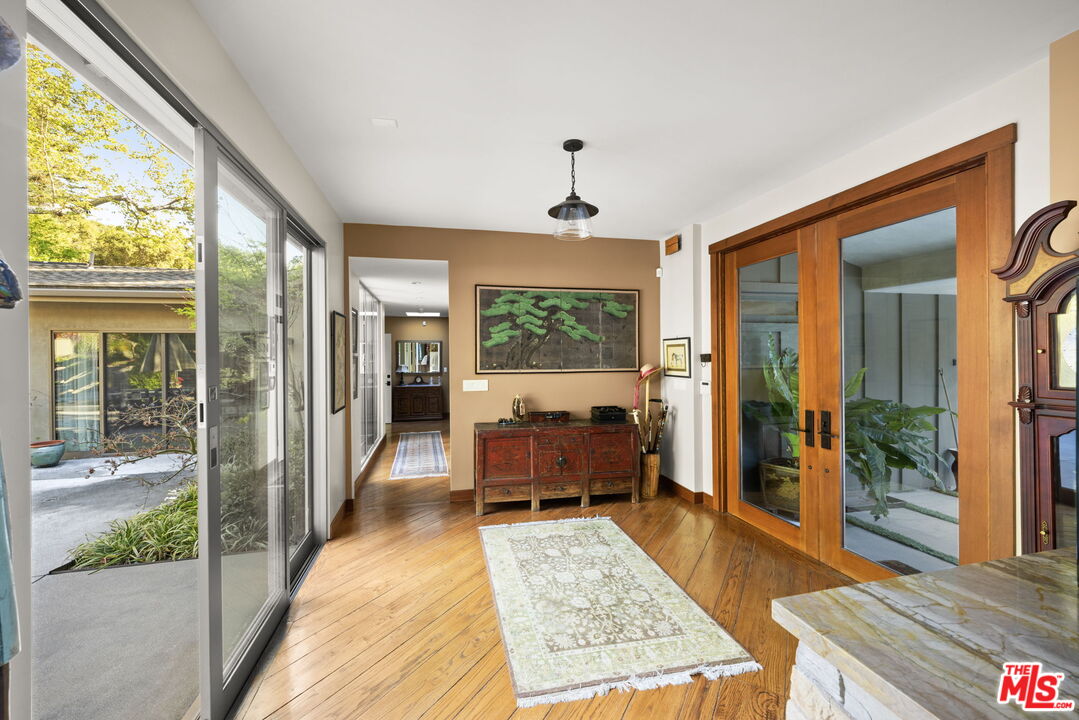 2618 Mandeville Canyon Rd