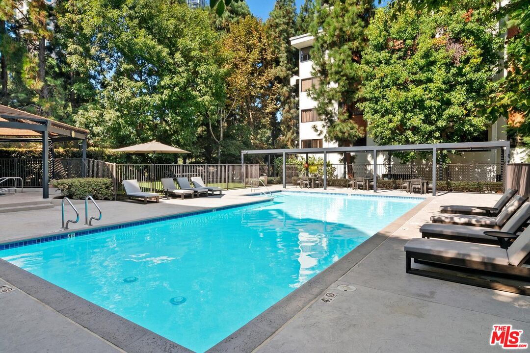 2112 Century Park Ln Unit: 107