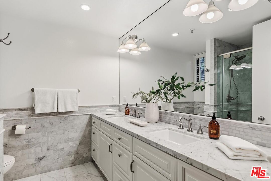 2112 Century Park Ln Unit: 107