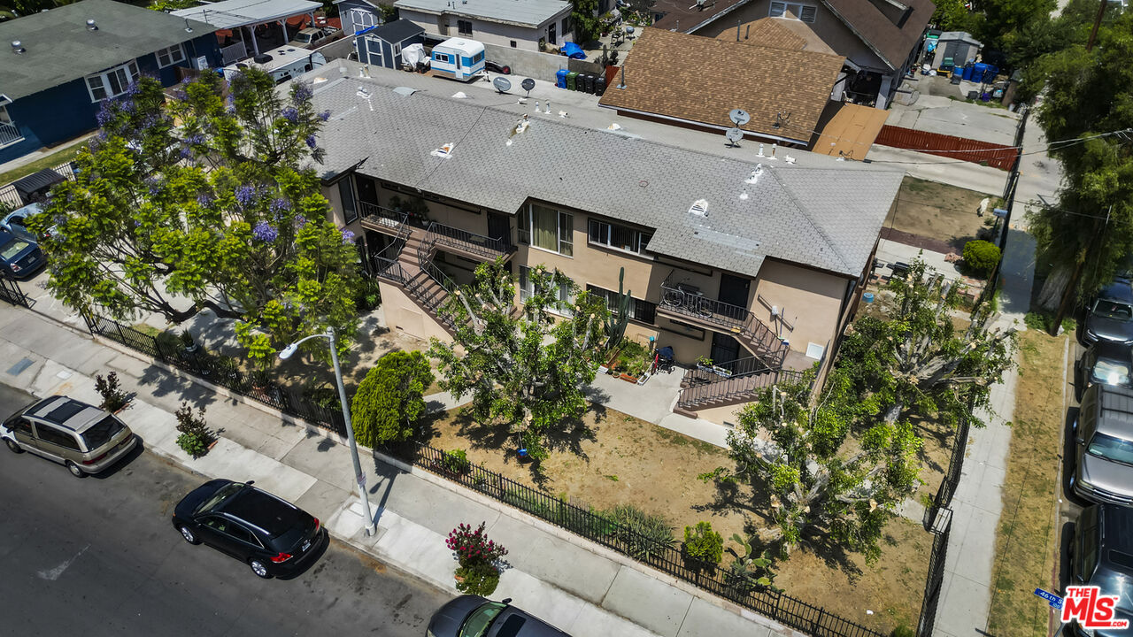4523 Wall St
