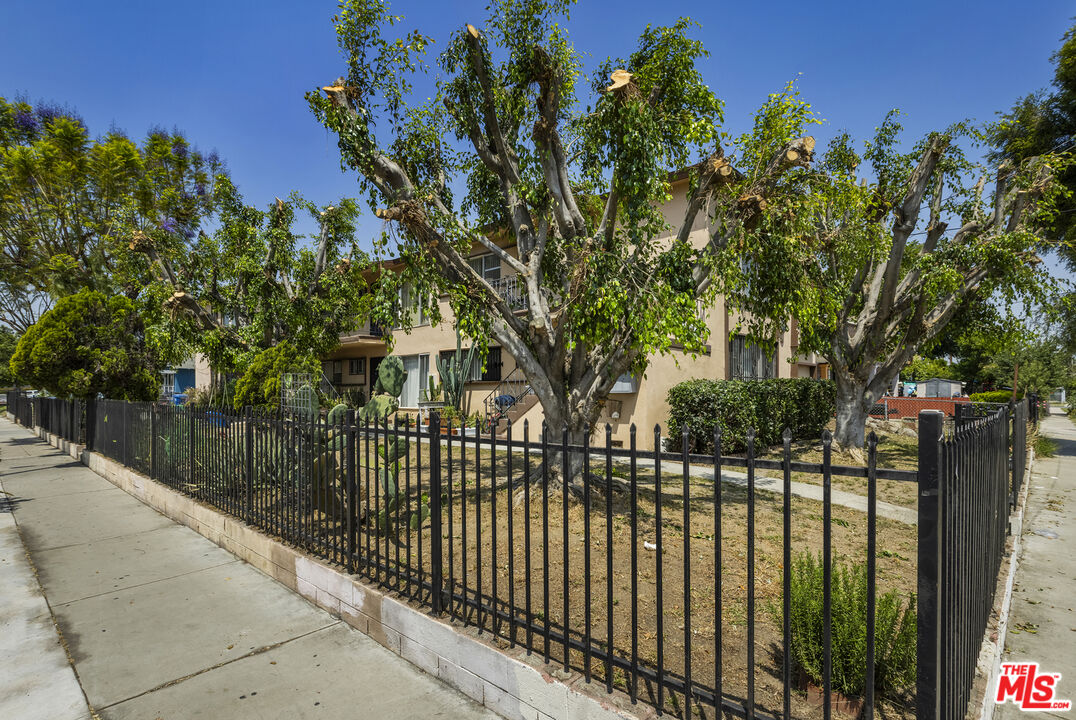 4523 Wall St