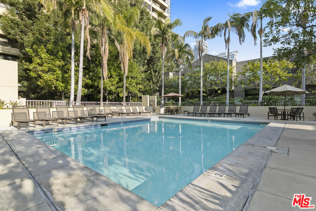 600 W 9th St Unit: 814