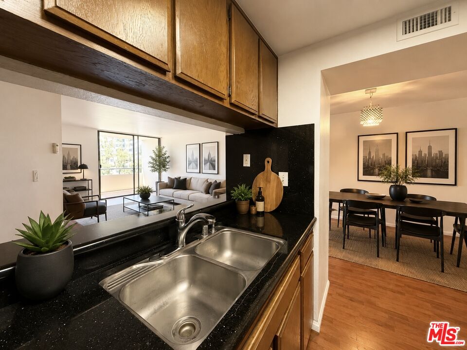 600 W 9th St Unit: 814