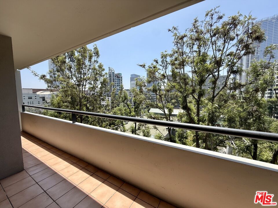600 W 9th St Unit: 814
