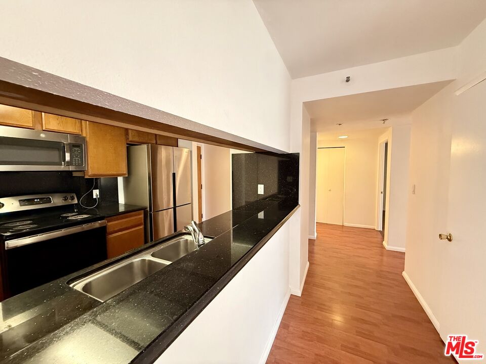 600 W 9th St Unit: 814
