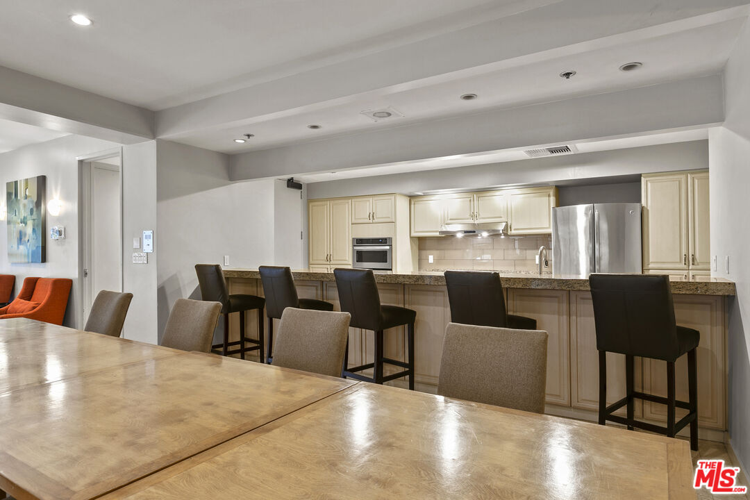 600 W 9th St Unit: 814