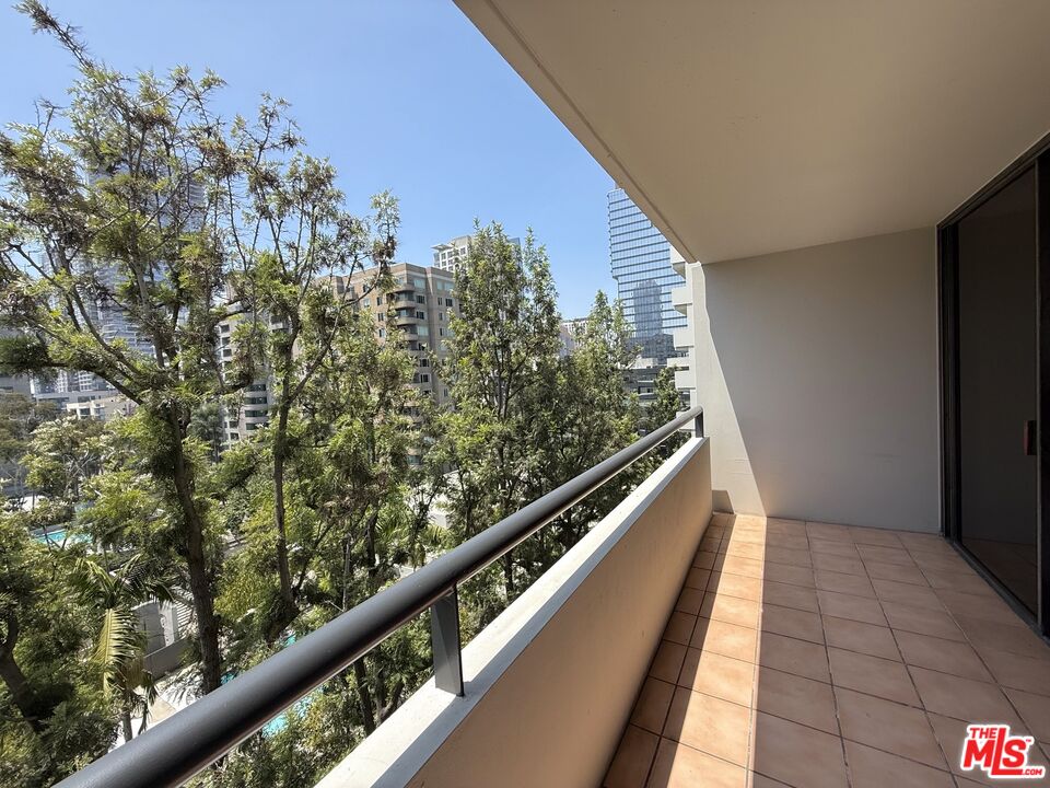 600 W 9th St Unit: 814