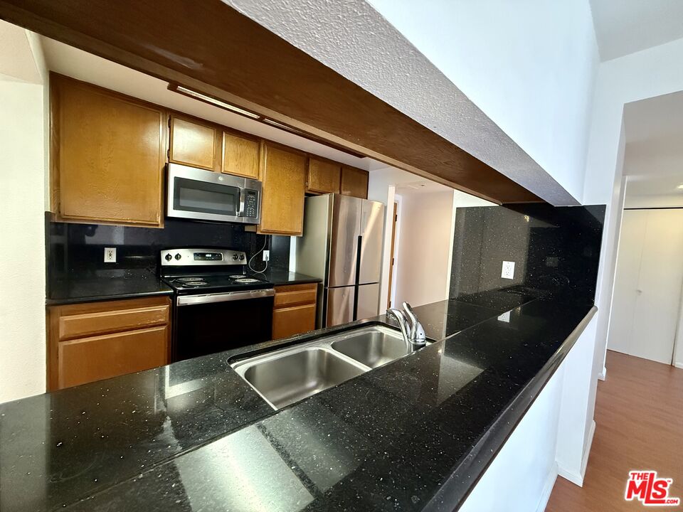 600 W 9th St Unit: 814