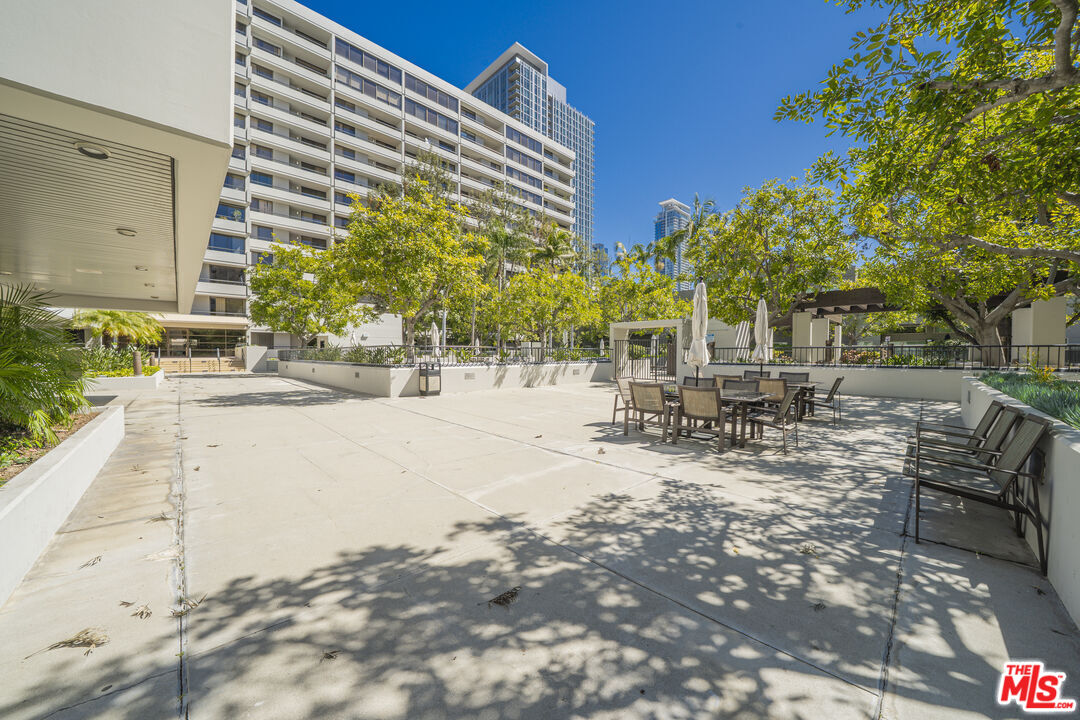 600 W 9th St Unit: 814