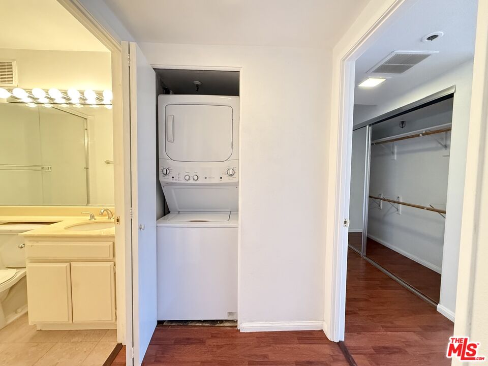 600 W 9th St Unit: 814