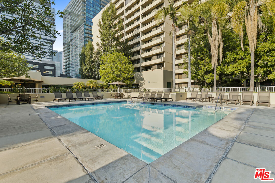 600 W 9th St Unit: 814
