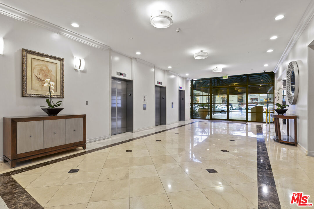 600 W 9th St Unit: 814